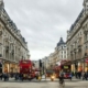 أعداد المتسوقين في شوارع بريطانيا تتراجع لمستوى قياسي في أسبوع الميلاد 