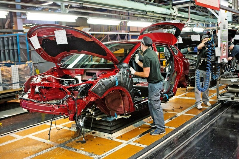 تراجع إنتاج السيارات في المملكة المتحدة إلى أدنى مستوى منذ عام 1956 
