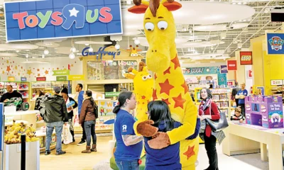 بعد إفلاسها.. شركة "Toys 'R' Us" للألعاب تعيد فتح متاجرها في بريطانيا 