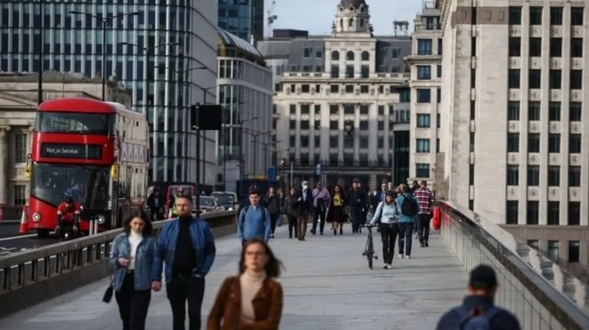 البطالة في بريطانيا تنخفض 0.2 % على أساس ربع سنوي 