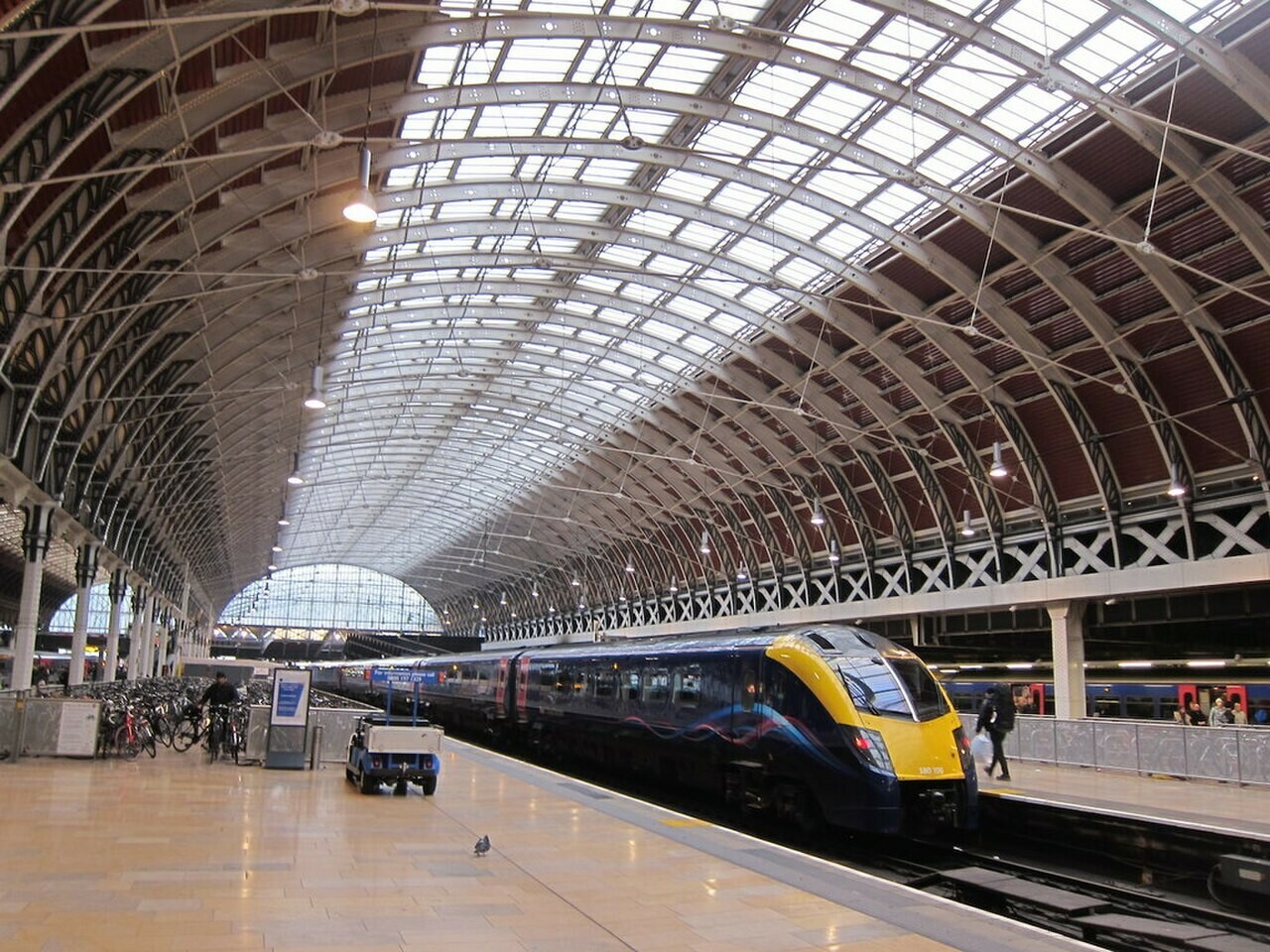 في خطوة لمواجهة غلاء المعيشة ..عدد من تذاكر القطار في المملكة المتحدة تخفض أسعارها إلى النصف 