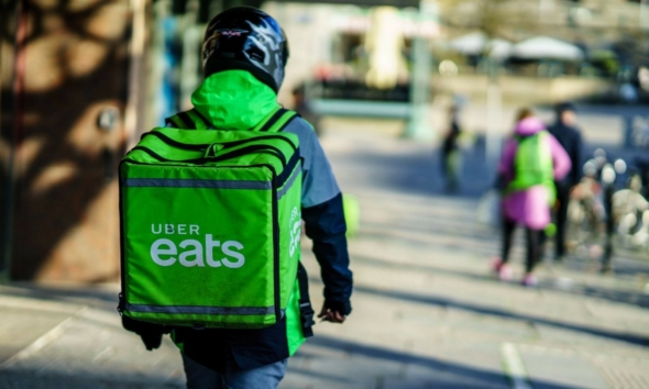 وجبات مجانية من "Uber Eats" للسائقين المسلمين في رمضان 