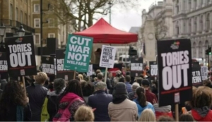 تظاهرات في بريطانيا احتجاجاً على رفع عتبة أسعار الغاز والكهرباء 54% 