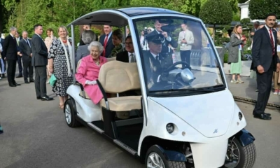 ملكة بريطانيا تصل إلى معرض تشيلسي للزهور على عربة 