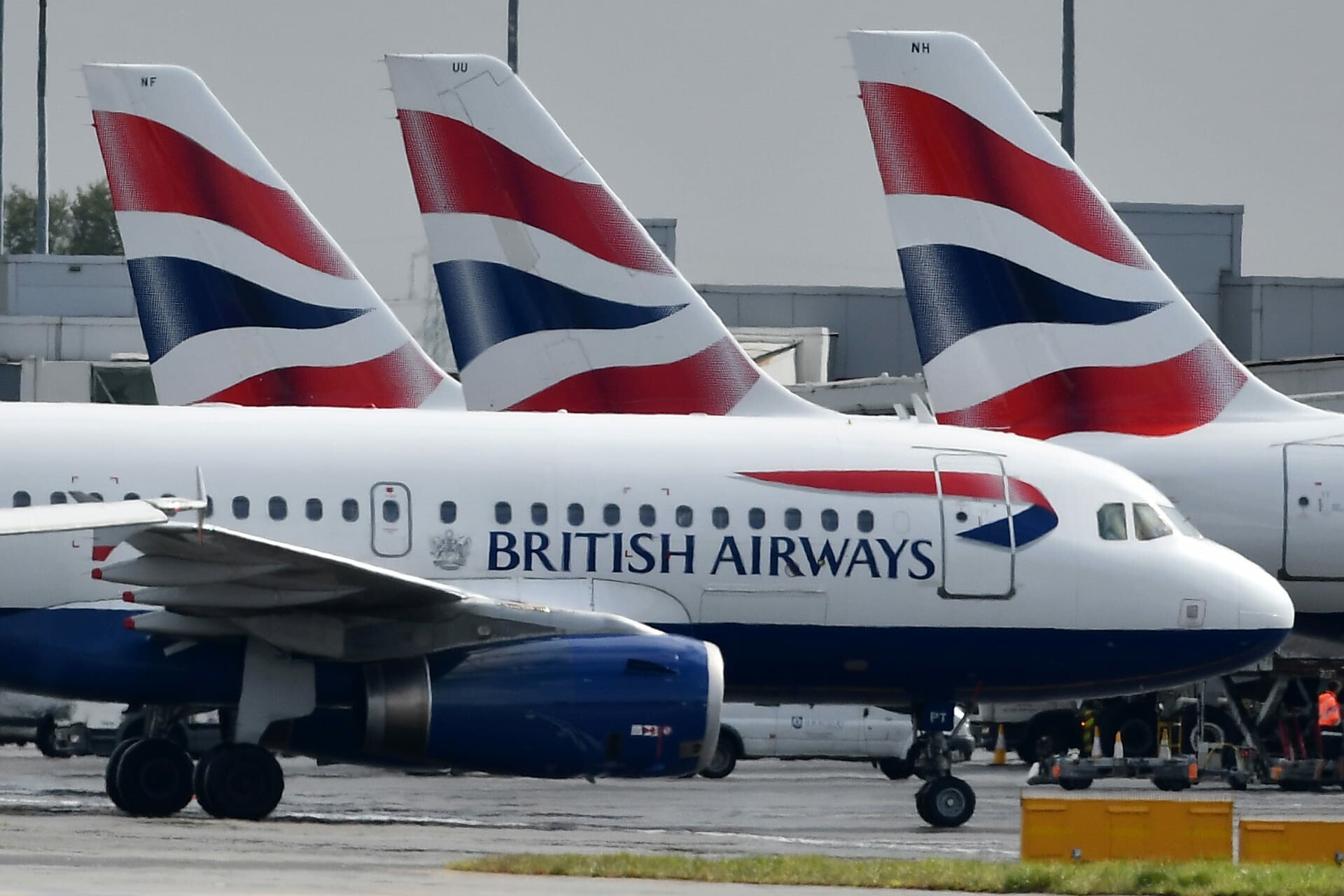 عمال الخطوط الجوية البريطانية في مطار  هيثرو يصوتون لصالح إضراب الأجور 