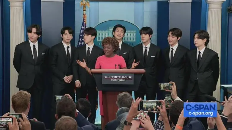 ظهرت BTS الشهيرة في مؤتمر صحفي في البيت الأبيض 