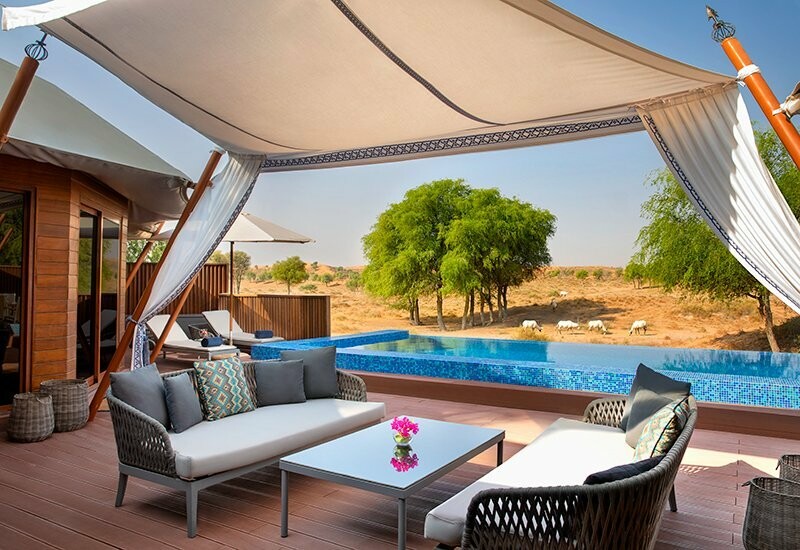 بالصور - فندق ريتز كارلتون رأس الخيمة.. لإجازة فائقة الرقي والفخامة في الإمارات 