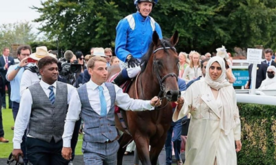 الشيخة حصة آل مكتوم تحتفل بفوز كبير في سباق خيول في بريطانيا 