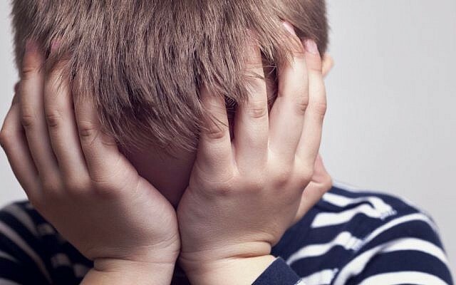 خطة لمسح الهواتف في المملكة المتحدة بحثًا عن صور إساءة معاملة للأطفال 