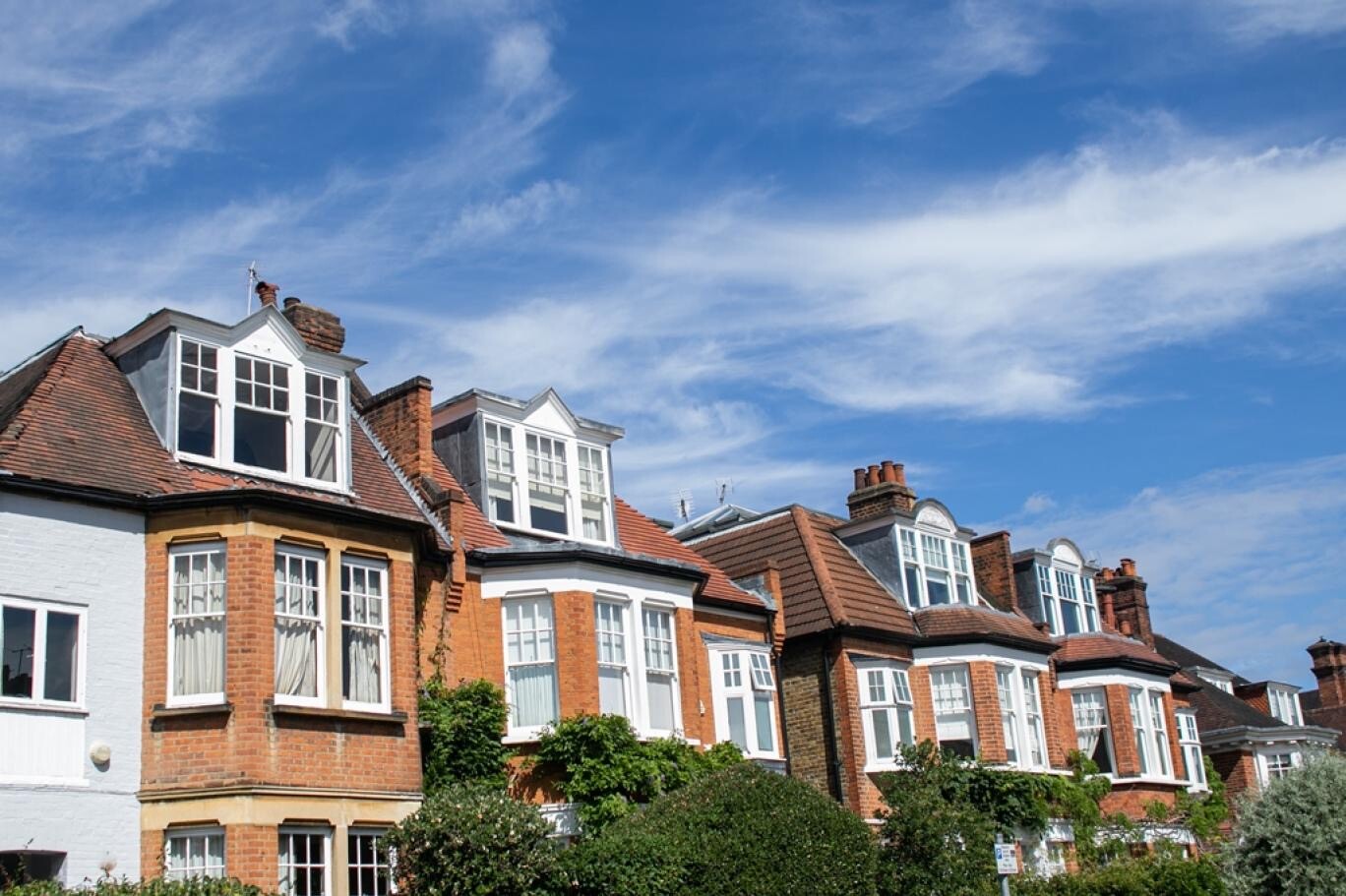 أسعار المنازل في بريطانيا تنخفض لأول مرة منذ عام 
