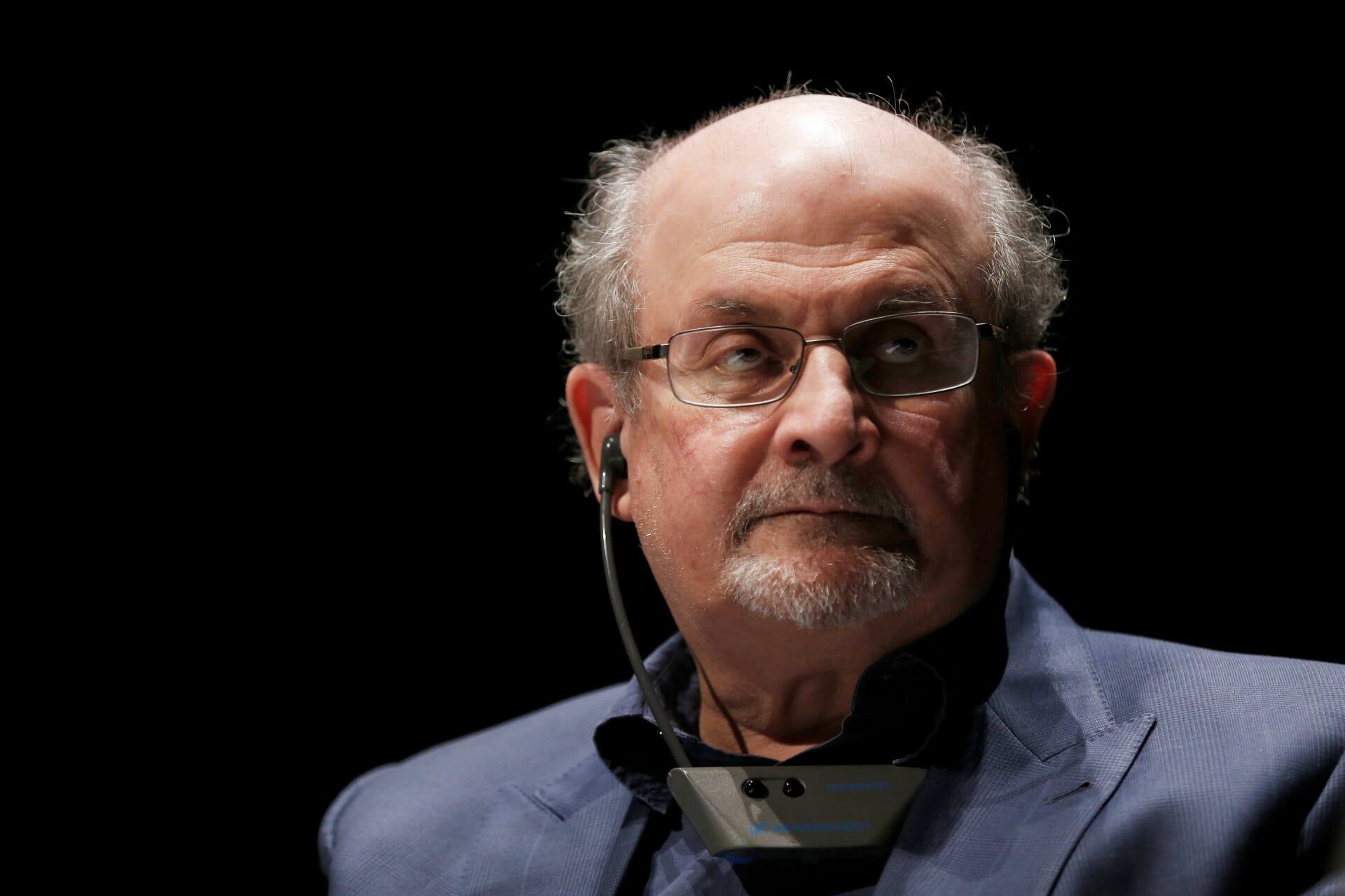 جونسون يندد بطعن الكاتب البريطاني سلمان رشدي على خشبة مسرح في نيويورك 