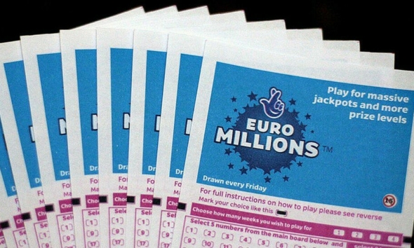 أحد أكبر الجوائز في البلاد.. بريطاني يفوز بـ 100 مليون جنيه إسترليني في EuroMillions 