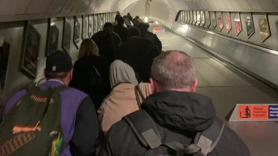 إعادة فتح خطوط ومحطات مترو أنفاق لندن بعد انقطاع التيار الكهربائي 