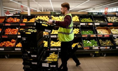 "بقيمة 25 مليون"..تطلق Sainsbury's حزمة دعم لمساعدة موظفيها 