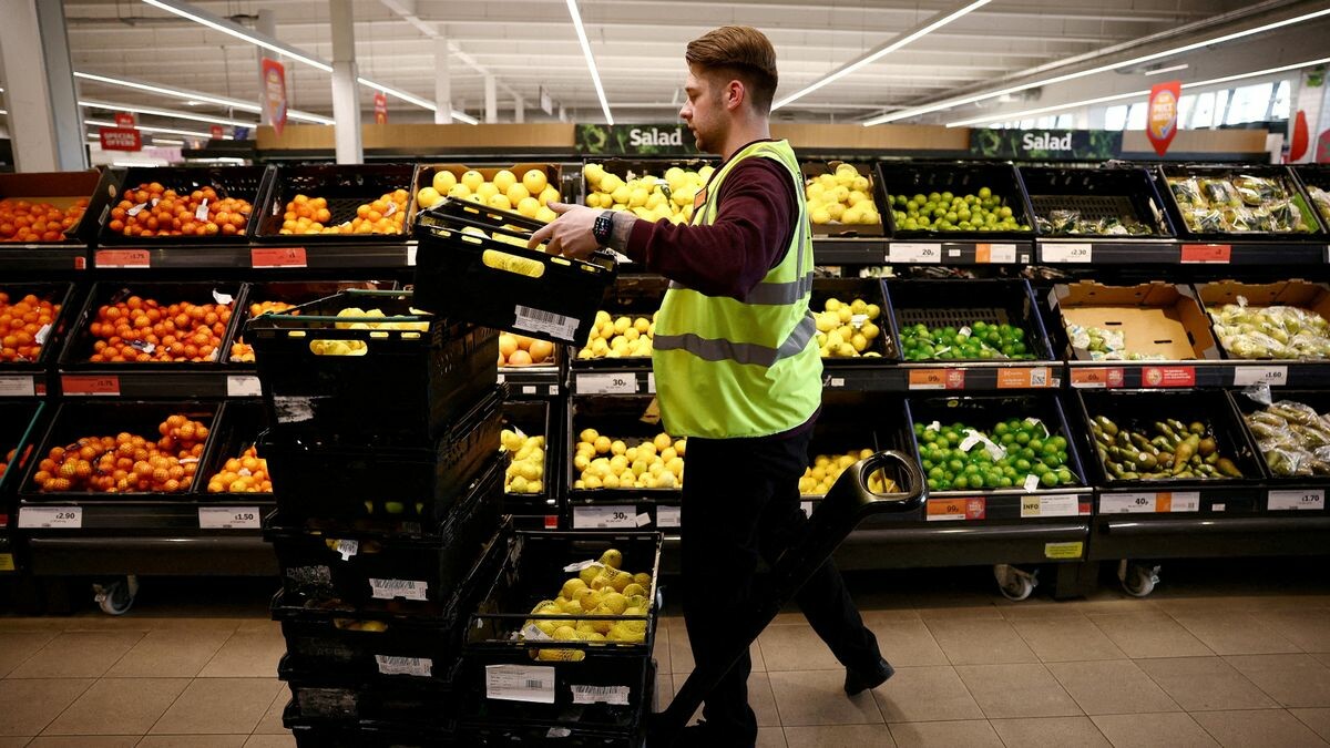 "بقيمة 25 مليون"..تطلق Sainsbury's حزمة دعم لمساعدة موظفيها 