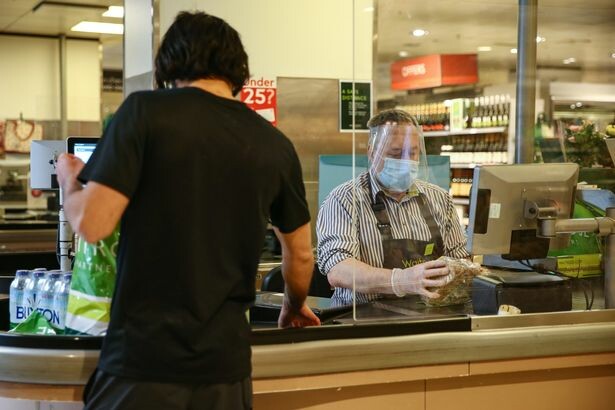 على غرار Sainsbury's..ويتروز وجون لويس يتخليان عن الأرباح لمساعدة الموظفين 