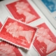 أمامك 100 يوم لاستبدال طوابع البريد الملكي القديمة قبل أن تفقد قيمتها.. إليك التفاصيل! 