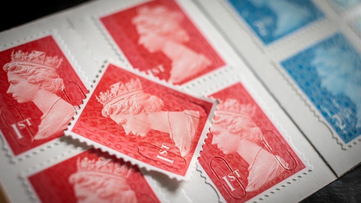 أمامك 100 يوم لاستبدال طوابع البريد الملكي القديمة قبل أن تفقد قيمتها.. إليك التفاصيل! 