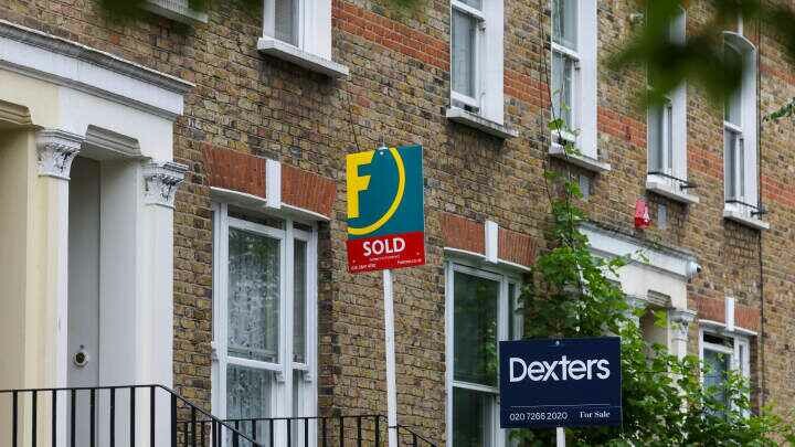 انخفاض الطلب على شراء المنازل في بريطانيا بنسبة 44٪ بعد إعلان الميزانية المصغرة 