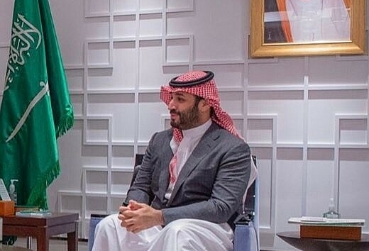 الأمير محمد بن سلمان يثير ضجة.. والسبب: زوج أحذية بريطانية! 