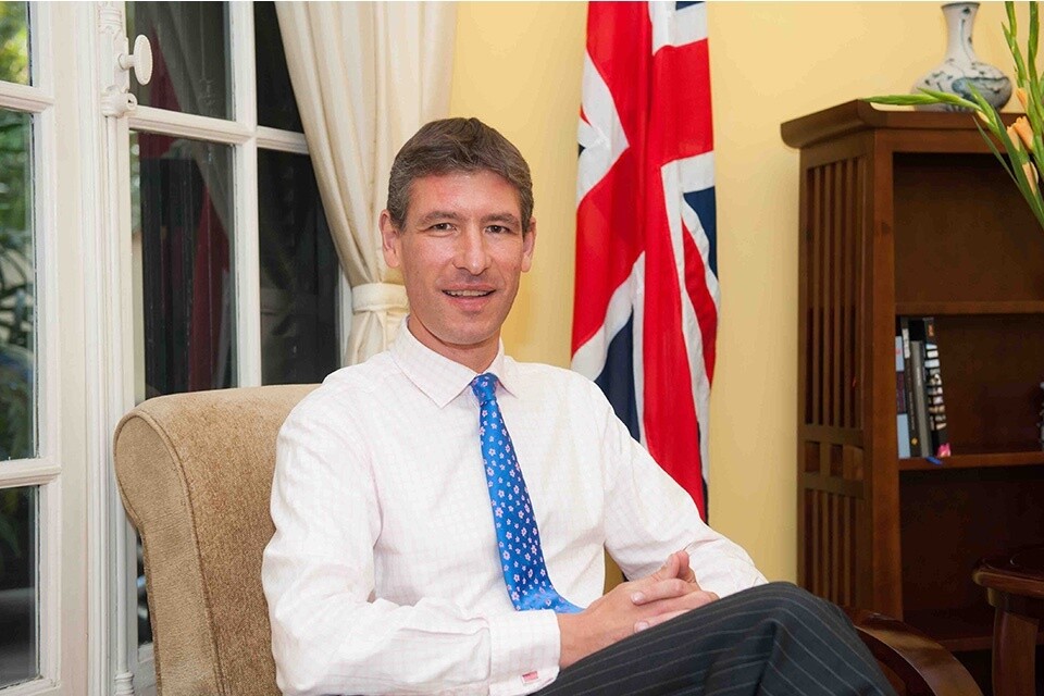 السفير البريطاني في الخرطوم يلتقي بعضو مجلس السيادة بالسودان 