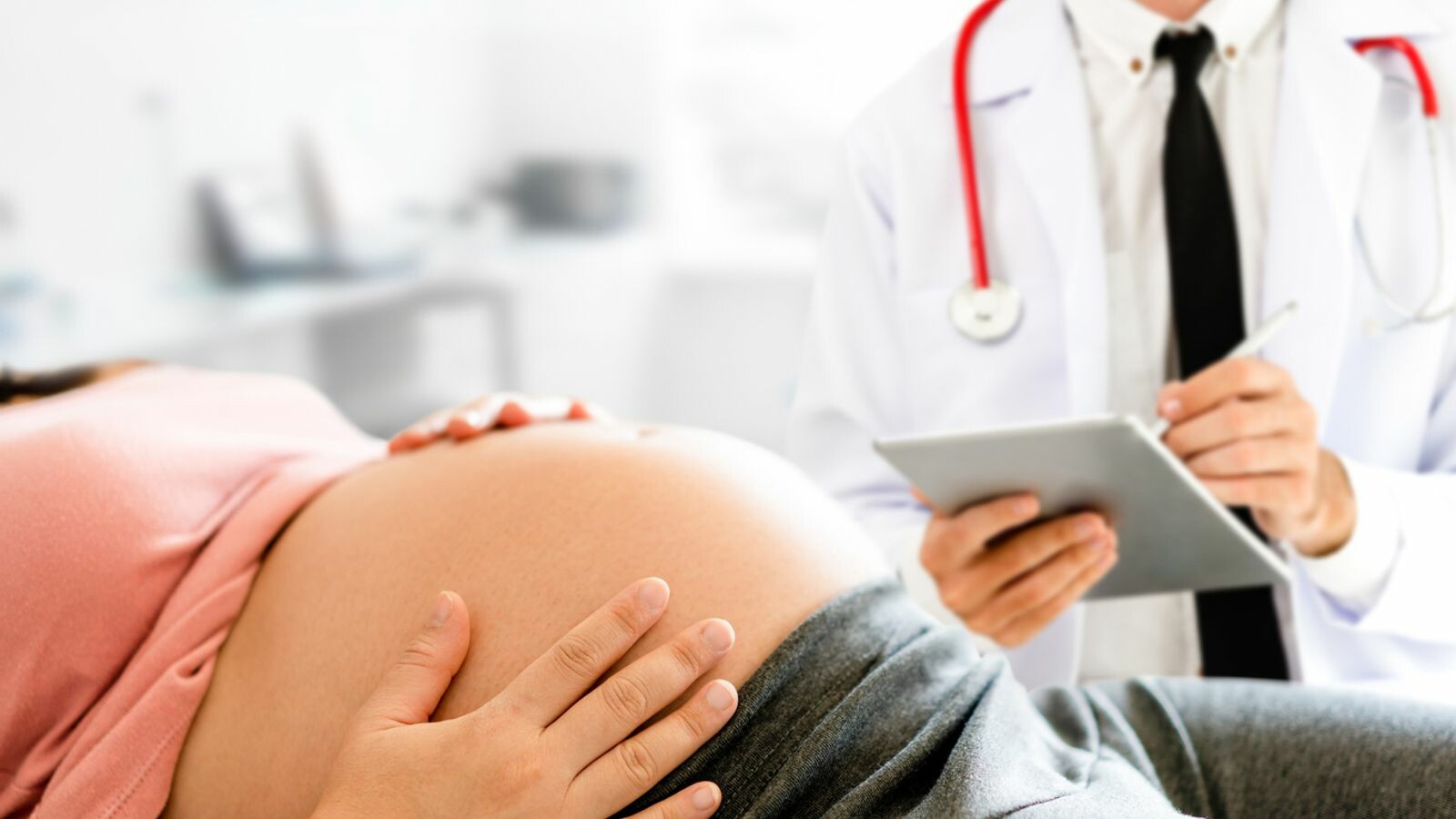 دراسة: النساء في بريطانيا أكثر عرضة للوفاة أثناء الحمل.. إليك الأسباب! 