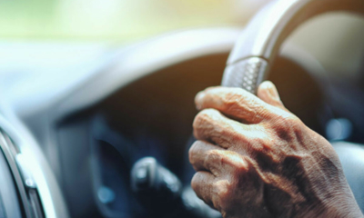وكالة "DVLA" تصدر تحذيراً للسائقين المسنين بشأن رخصة القيادة.. إليك التفاصيل! 