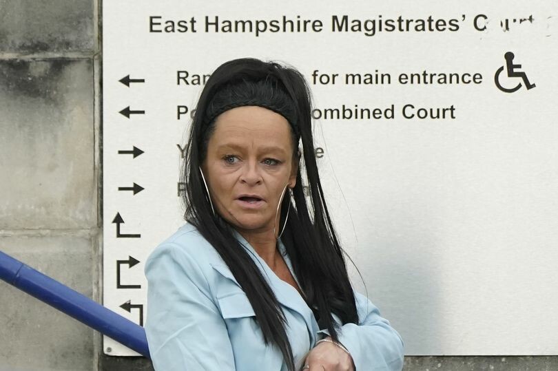 السجن عشرة أشهر لسيدة بريطانية هاجم كلبها طفلة في الشارع 