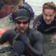 رجل بريطاني يتحدى إعاقته لتقديم الخير، ويطمح لتكسير أرقام قياسية بالسباحة! 