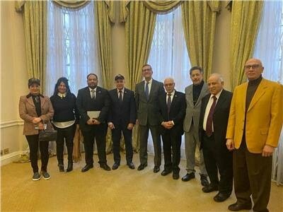 السفير المصري في لندن يستضيف بيت العائلية المصرية 