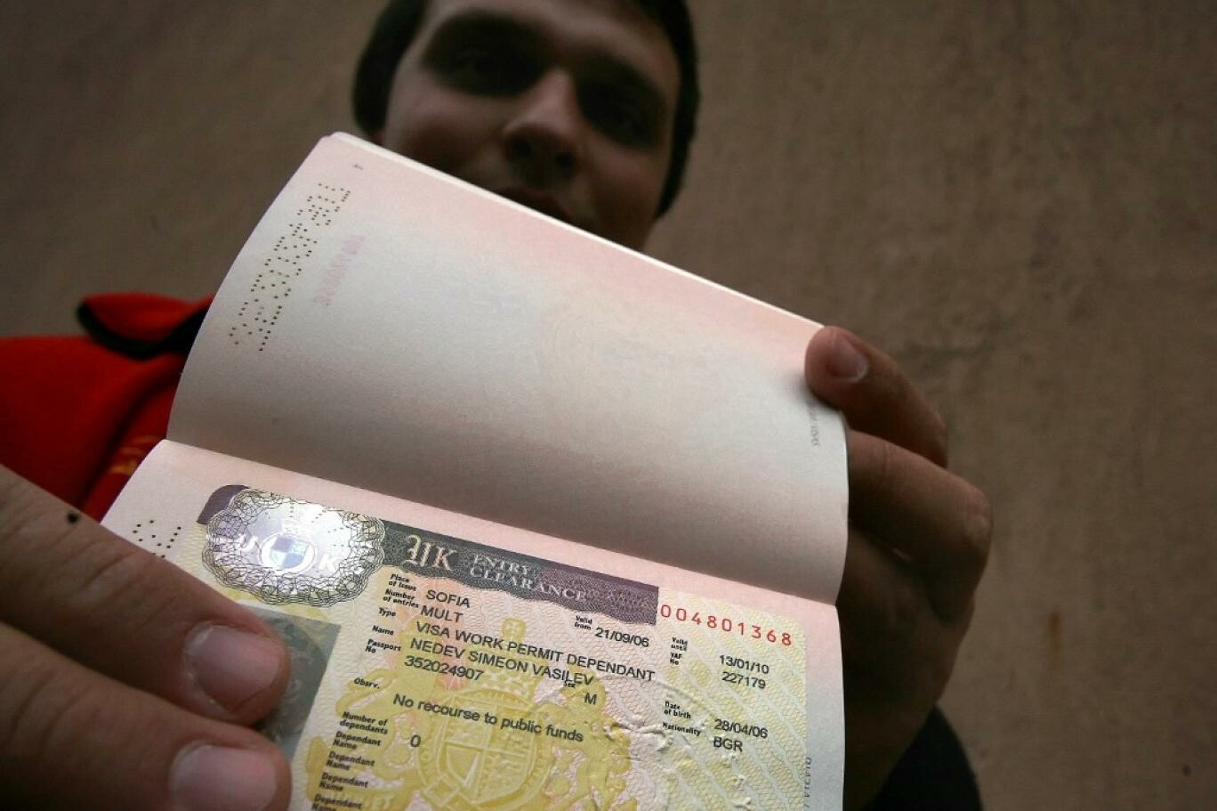 بريطانيا تمنح تأشيرات إلكترونية لمواطني "قطر، عمان، الأردن، الإمارات" 