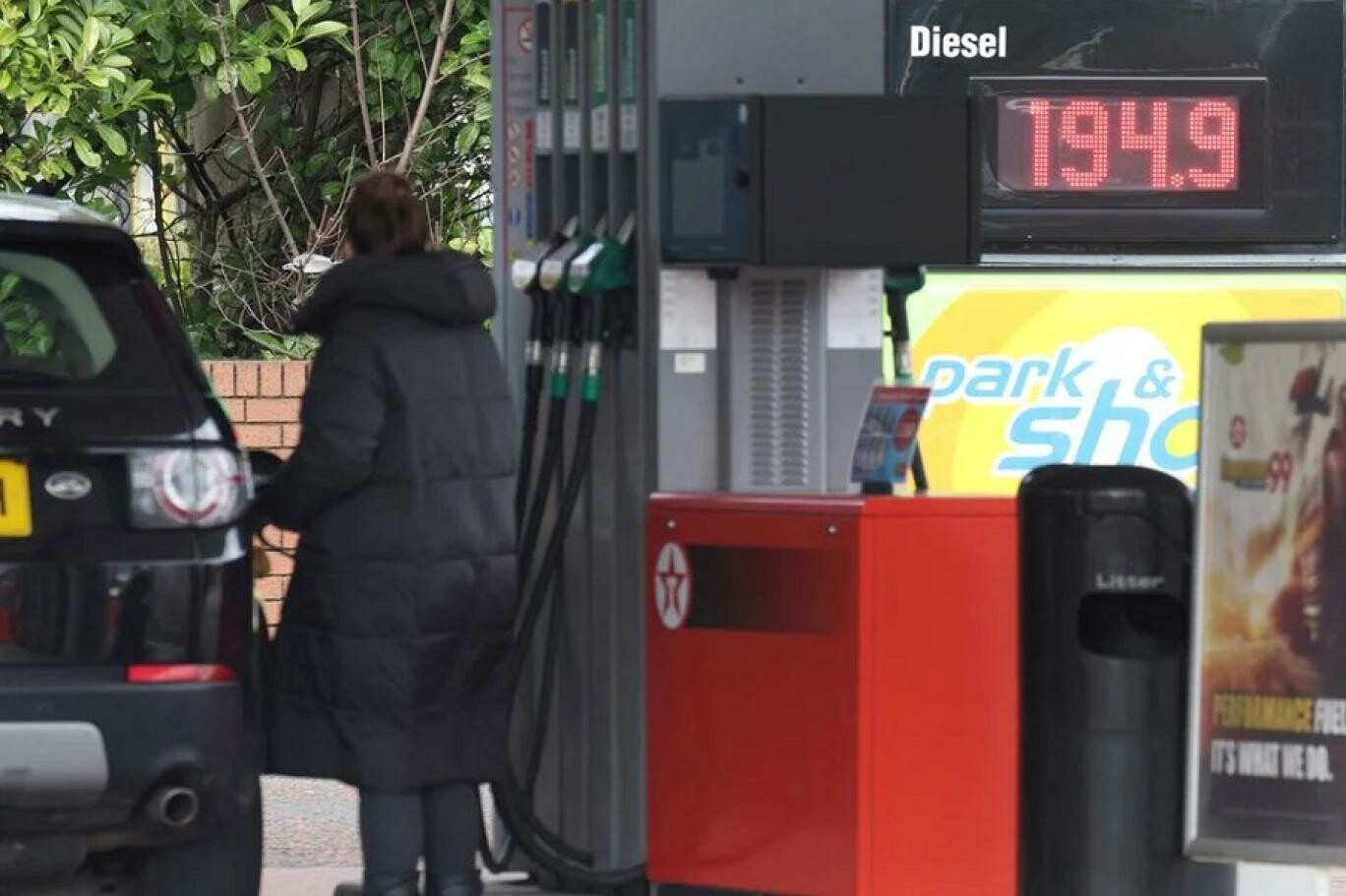 أسعار البنزين في بريطانيا تسجل انخفاضاً غير مسبوق..منذ الحرب في أوكرانيا! 