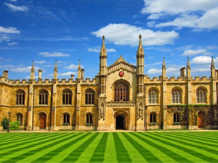 هل تبحث عن دراسة الهندسة في بريطانيا؟.. إليك قائمة بأفضل الجامعات وطرق التقديم عليها! 