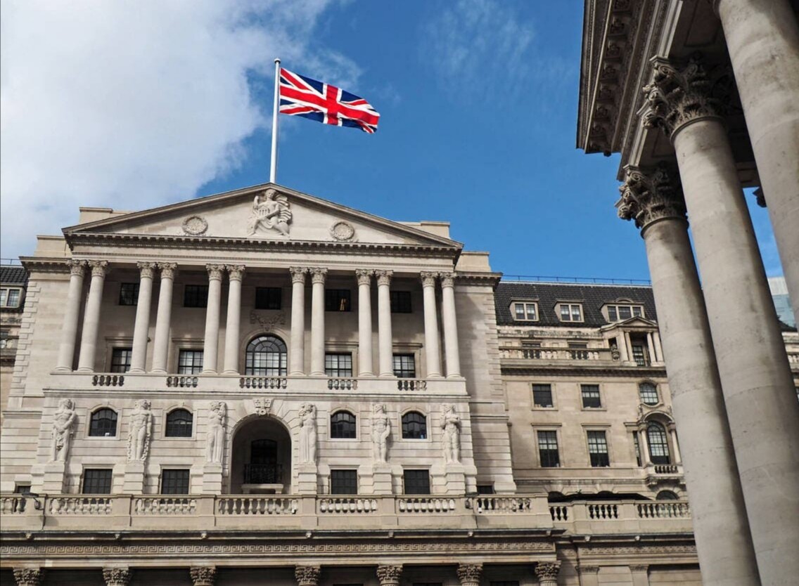 ضربة موجعة للمقترضين.. بنك إنجلترا يرفع أسعار الفائدة لنسبة غير متوقعة! 