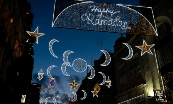 شهر رمضان المبارك في بريطانيا.. أفكار بسيطة ستعني الكثير لأصدقائك المسلمين!  