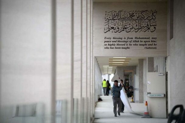 يستوعب 13000 مصلي، إعادة افتتاح أكبر مسجد في بريطانيا! 