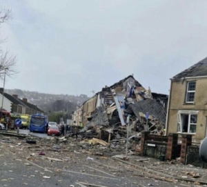 بالصور.. انهيار منزل كامل في بريطانيا بسبب الغاز 