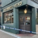هجوم مسلح بساطور على حانة في لندن.. ماذا نجم عنه؟ 