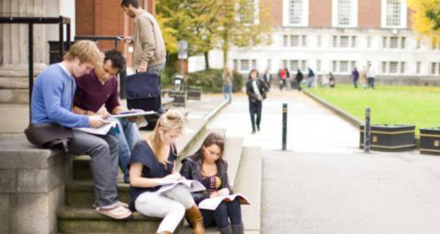 واحد من كل خمسة طلاب في أفضل الجامعات البربطانية يفكر في التسرب 