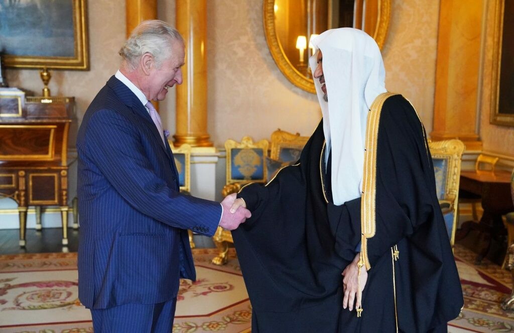 الملك تشارلز يستقبل أمين عام رابطة العالم الإسلامي 
