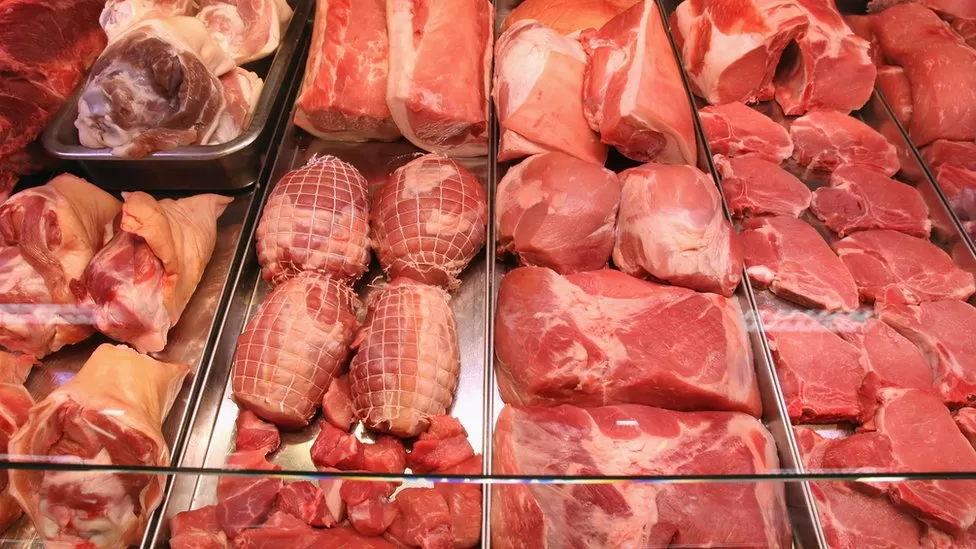 خلط اللحوم المتعفنة مع الطازجة في محلات السوبر ماركت في بريطانيا.. فما القصة؟ 