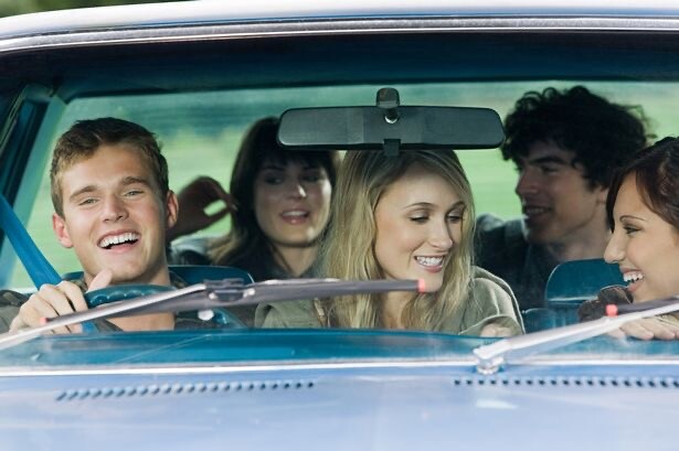 قانون جديد في بريطانيا يمنع السائقين الجدد من اصطحاب أصدقائهم في السيارة! 