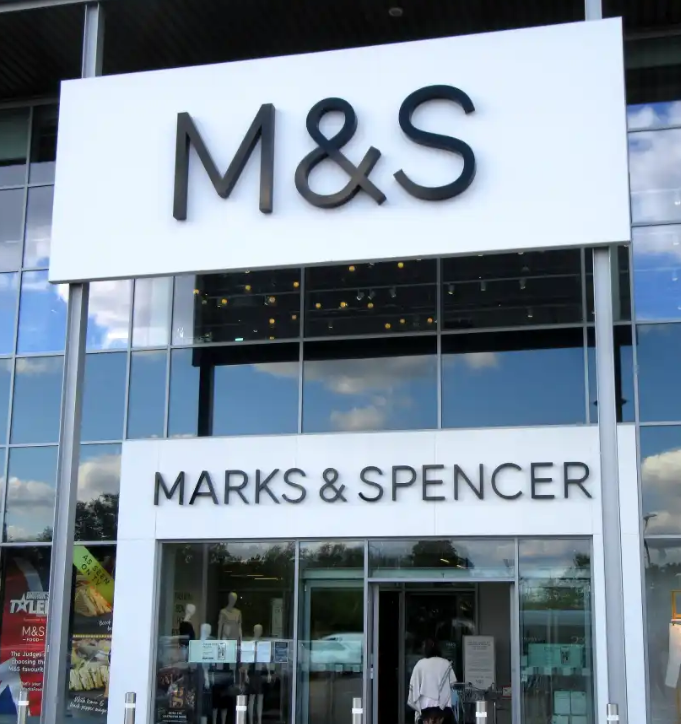 متاجر M&S البريطانية تكشف عن أوقات العمل خلال عيد الفصح.. إليكم التفاصيل 