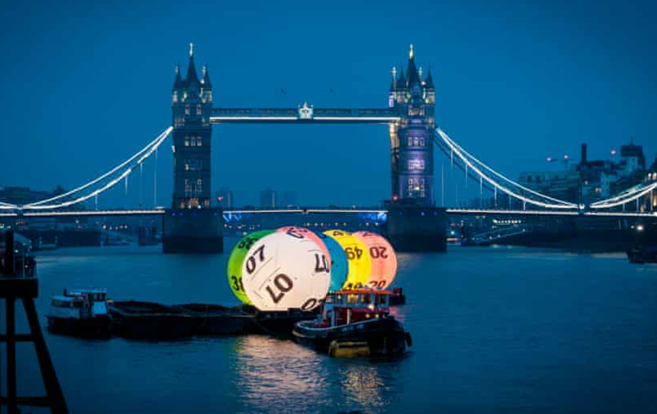 أزمة تكلفة المعيشة في المملكة المتحدة تدفع الناس إلى المقامرة! 
