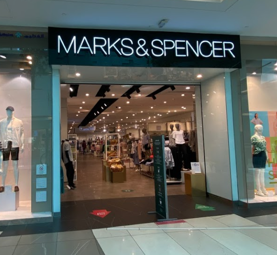 سلسلة متاجر الأزياء M&S في بريطانيا تغلق بعض متاجرها وتفتتح فروع أخرى 