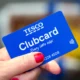القائمة الكاملة لتغييرات بطاقات Tesco في بريطانيا.. أبرزها ارتفاع رسوم الإنترنت! 