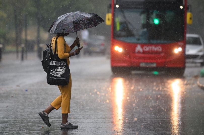 بريطانيا على موعد مع أسبوع من العواصف الرعدية والأمطار 