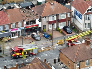 إصابات بشرية وأضرار مادية بعد انفجار داخل شقة في لندن 