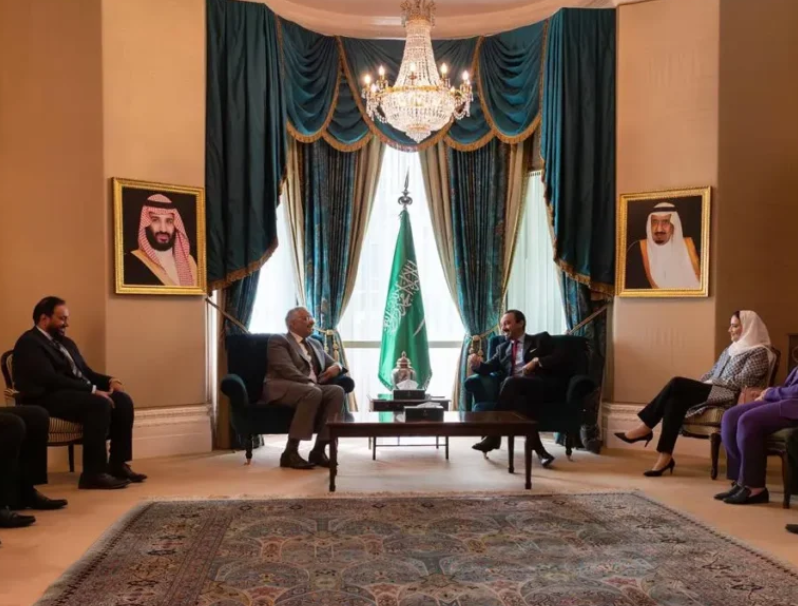 سفير المملكة العربية السعودية في بريطانيا يستقبل وفداً من وزارة التعليم 