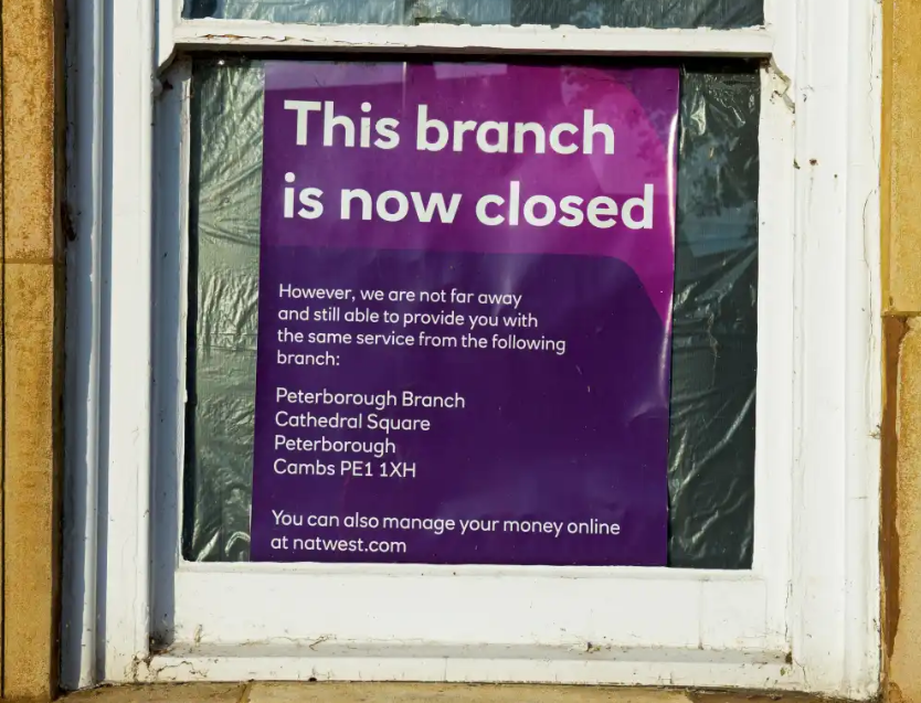 "باركليز" أكبر البنوك في بريطانيا يستعد لإغلاق المزيد من فروعه في الأشهر المقبلة 